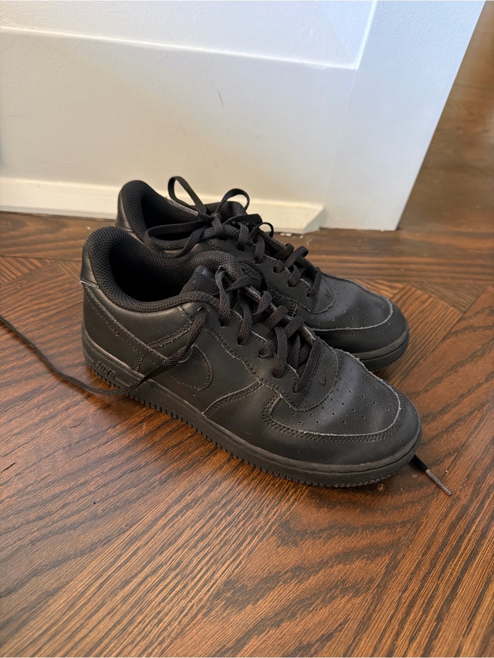 Nike Black Low-Top Leather Sneakers